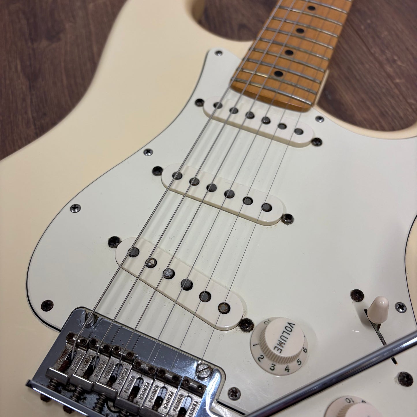 Pre-Owned Fender American Standard Stratocaster - Olympic White - 2014
