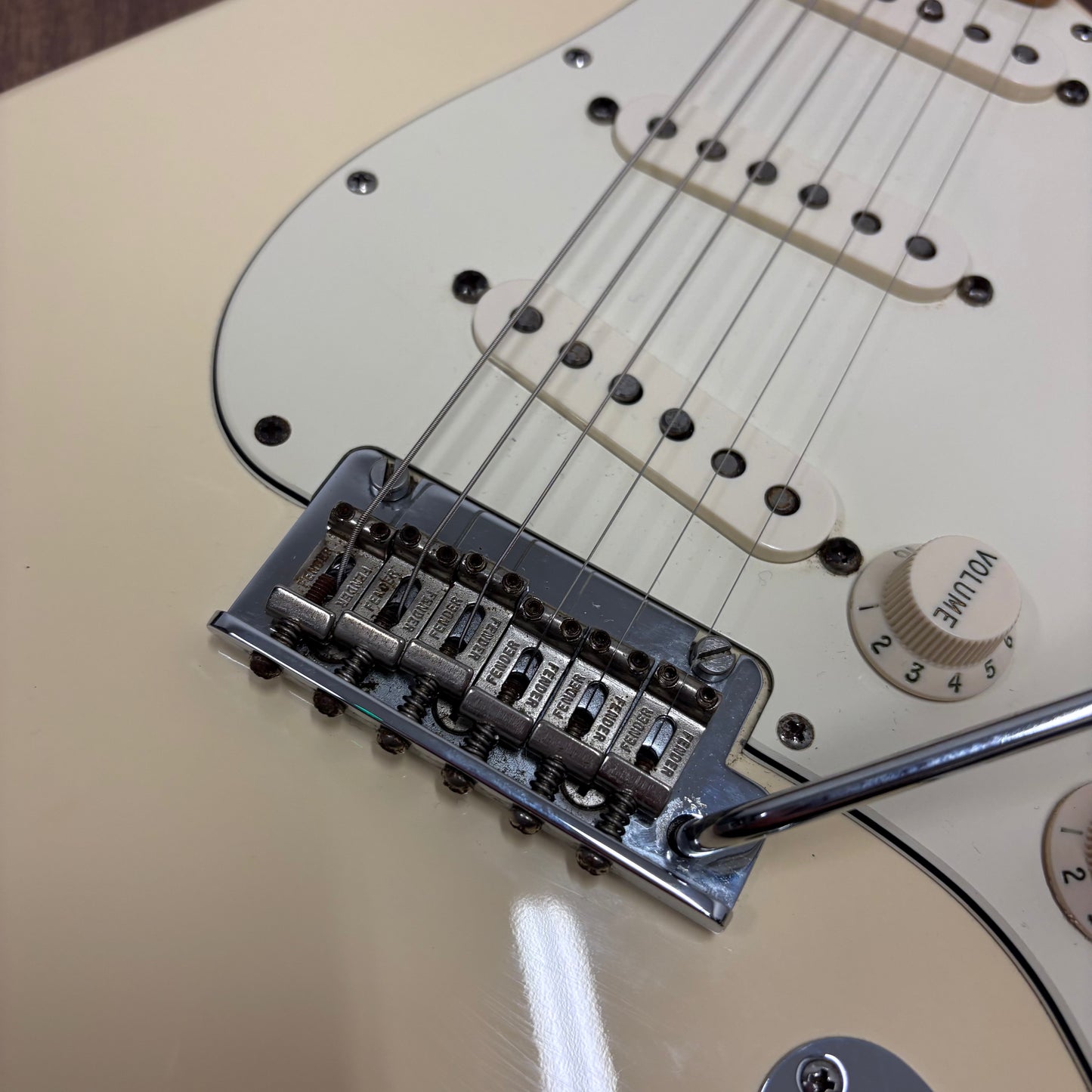 Pre-Owned Fender American Standard Stratocaster - Olympic White - 2014