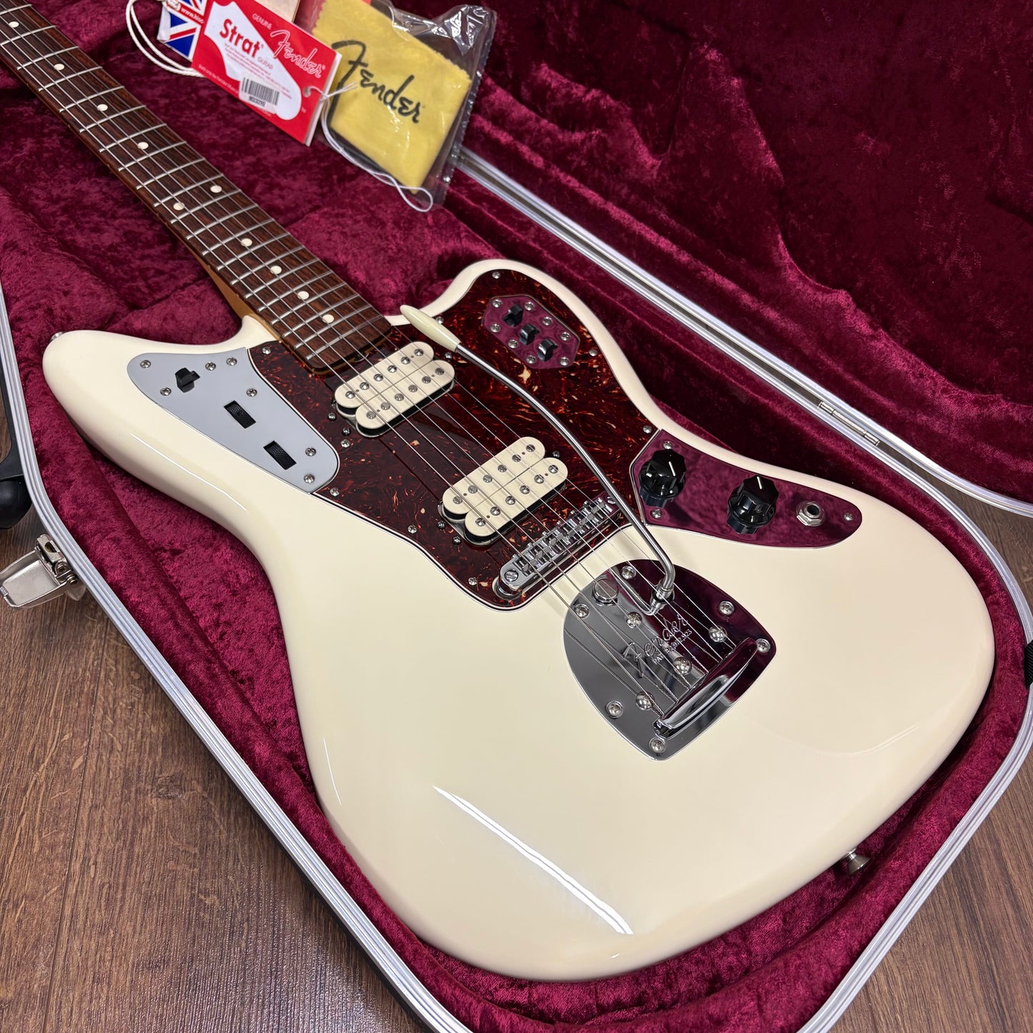 Pre-Owned Fender Classic Player Jaguar Special HH w/ Hiscox Case - Olympic White - 2010