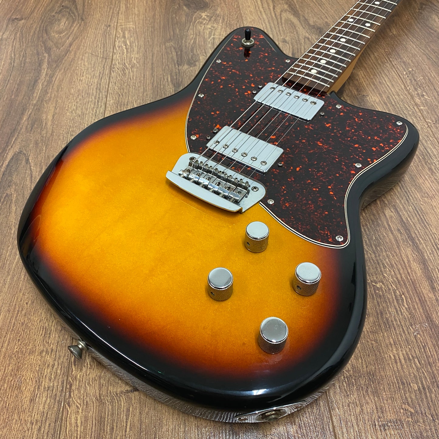Pre-Owned Fender Toronado - 3-Tone Sunburst - 2000
