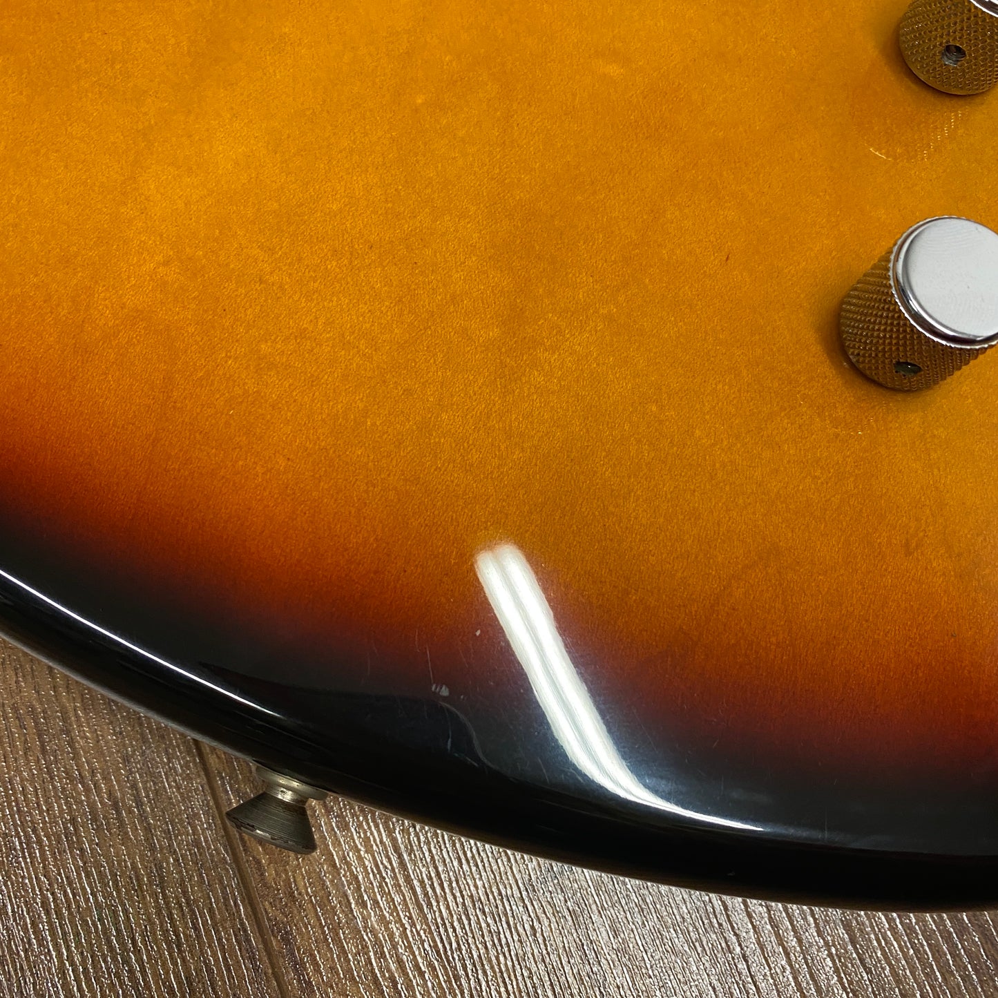 Pre-Owned Fender Toronado - 3-Tone Sunburst - 2000