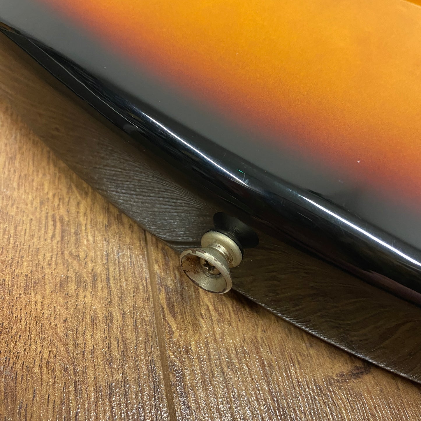 Pre-Owned Fender Toronado - 3-Tone Sunburst - 2000