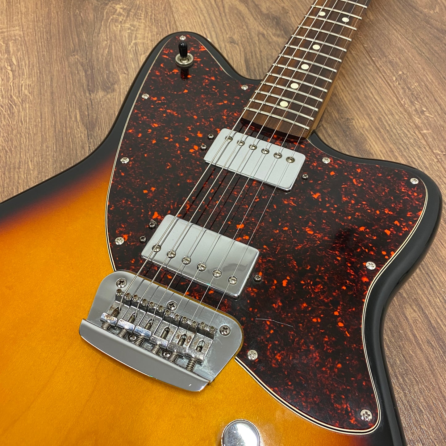 Pre-Owned Fender Toronado - 3-Tone Sunburst - 2000