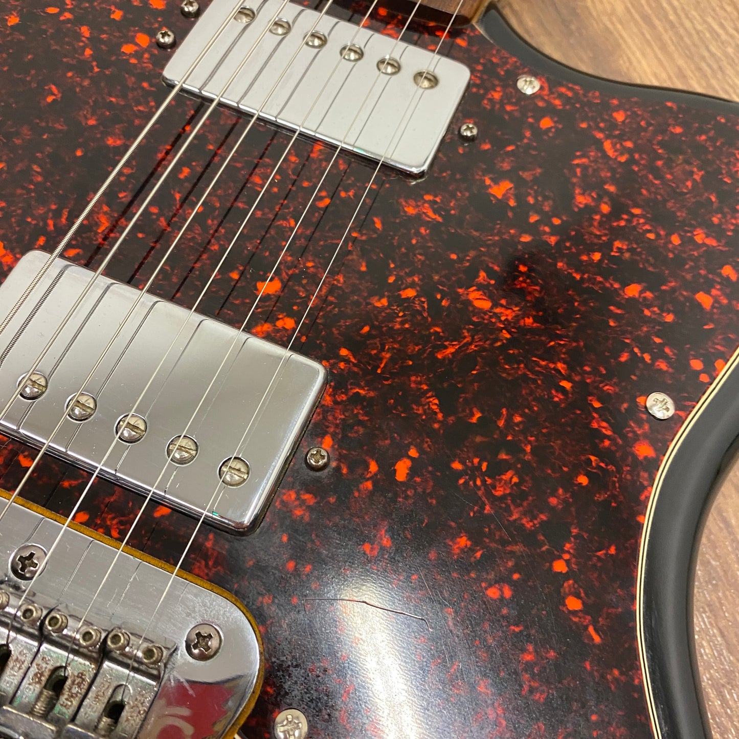 Pre-Owned Fender Toronado - 3-Tone Sunburst - 2000