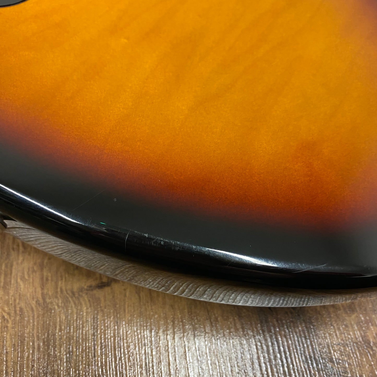 Pre-Owned Fender Toronado - 3-Tone Sunburst - 2000