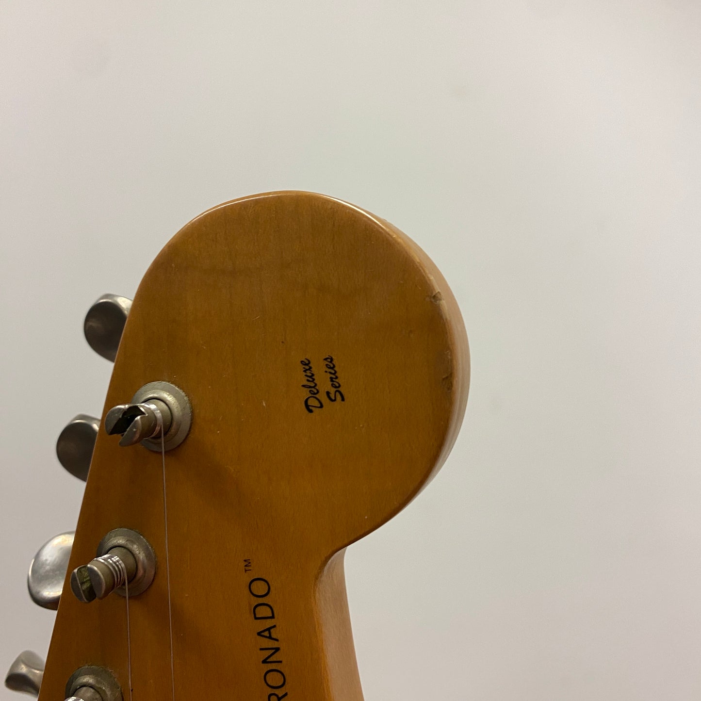 Pre-Owned Fender Toronado - 3-Tone Sunburst - 2000