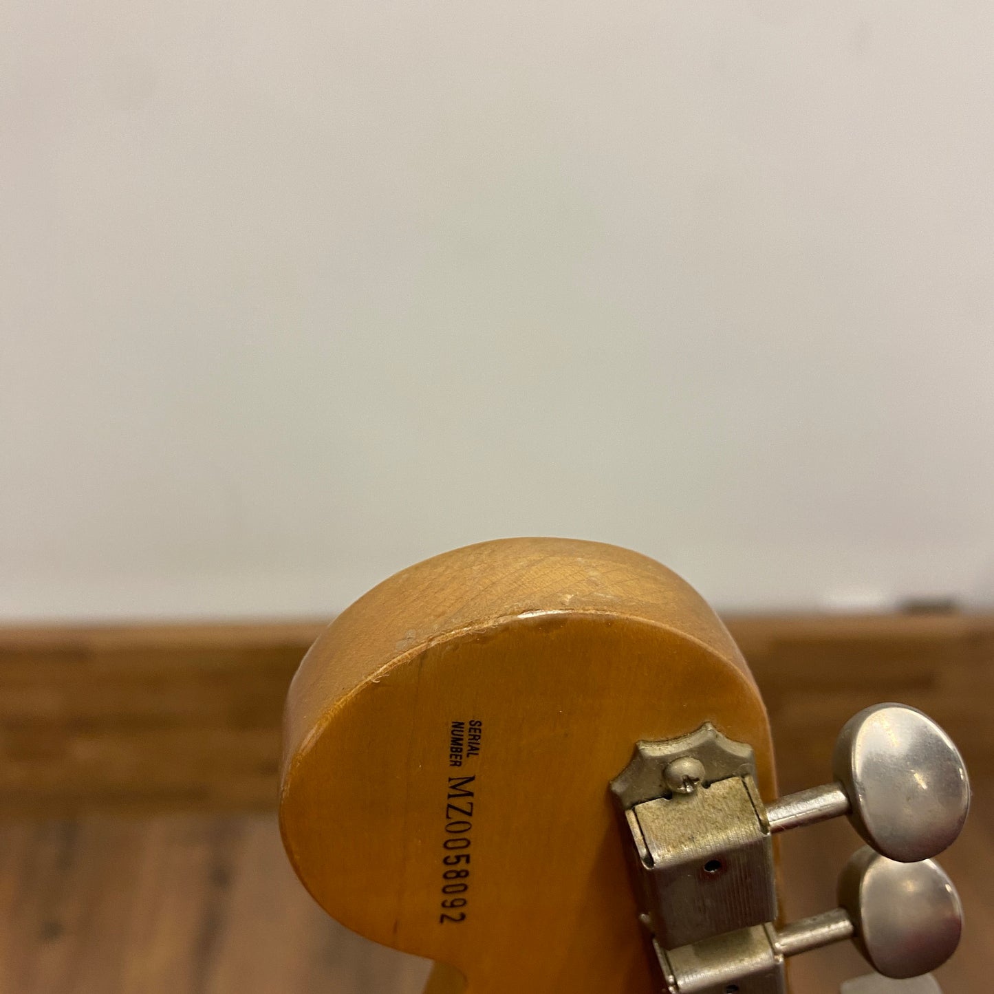 Pre-Owned Fender Toronado - 3-Tone Sunburst - 2000