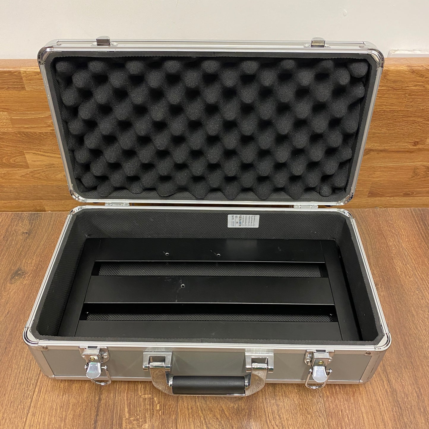 Pre-Owned Pedaltrain Metro 16 Pedalboard w/ Case