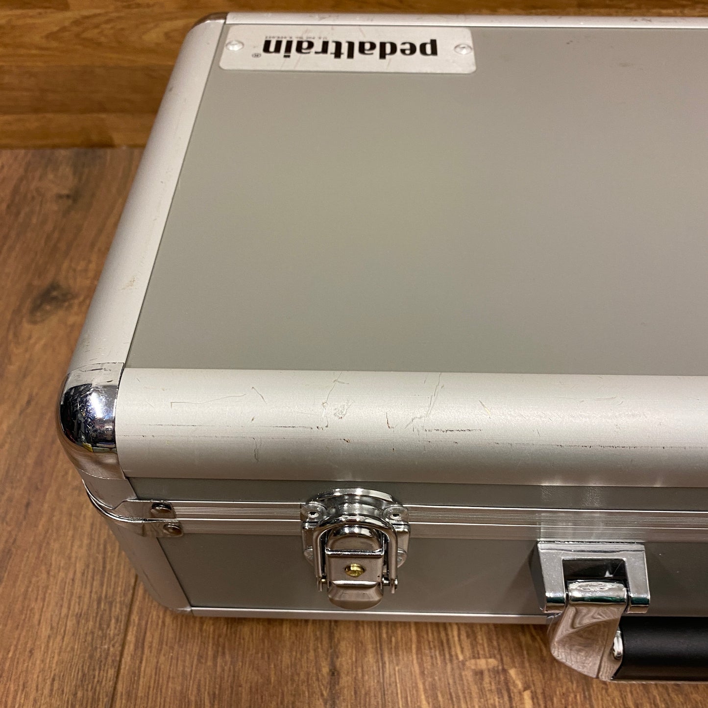 Pre-Owned Pedaltrain Metro 16 Pedalboard w/ Case