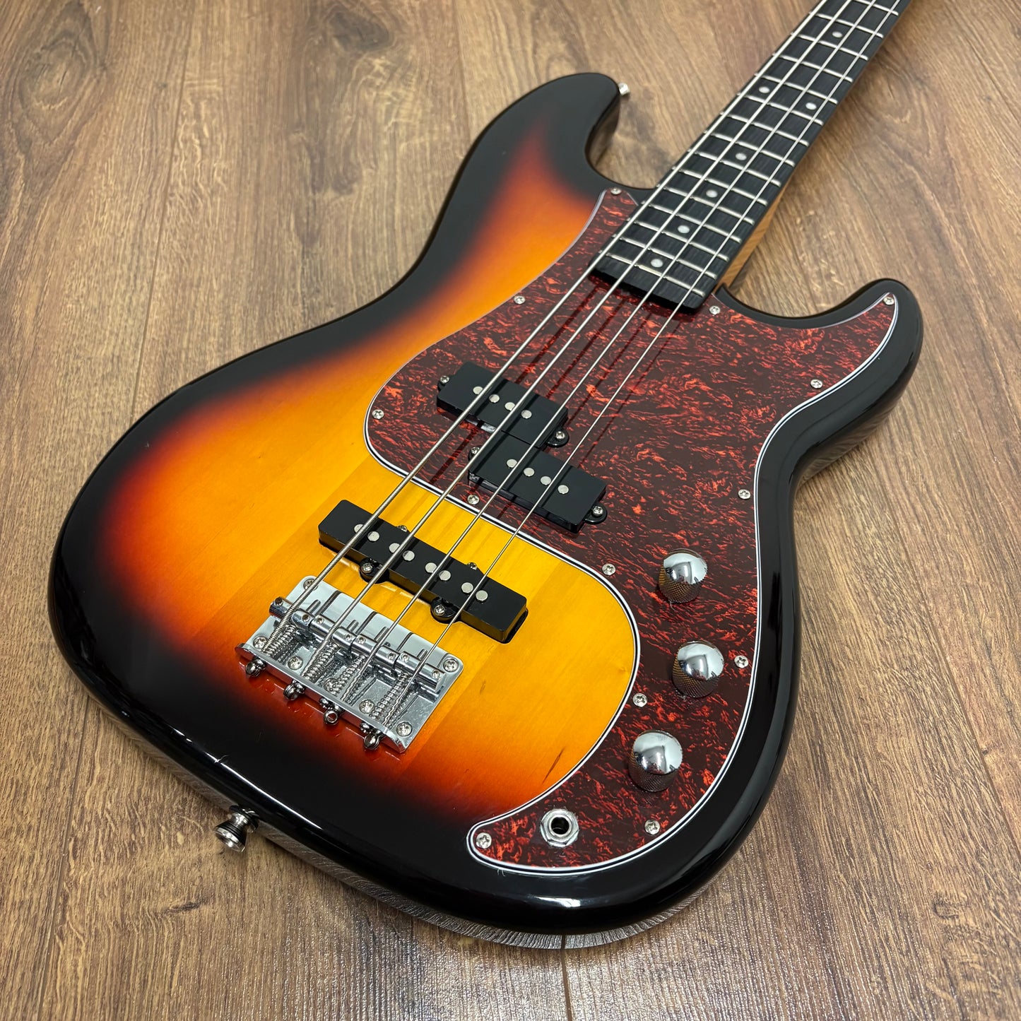 Pre-Owned Eko VPJ-280V Bass Guitar - Sunburst