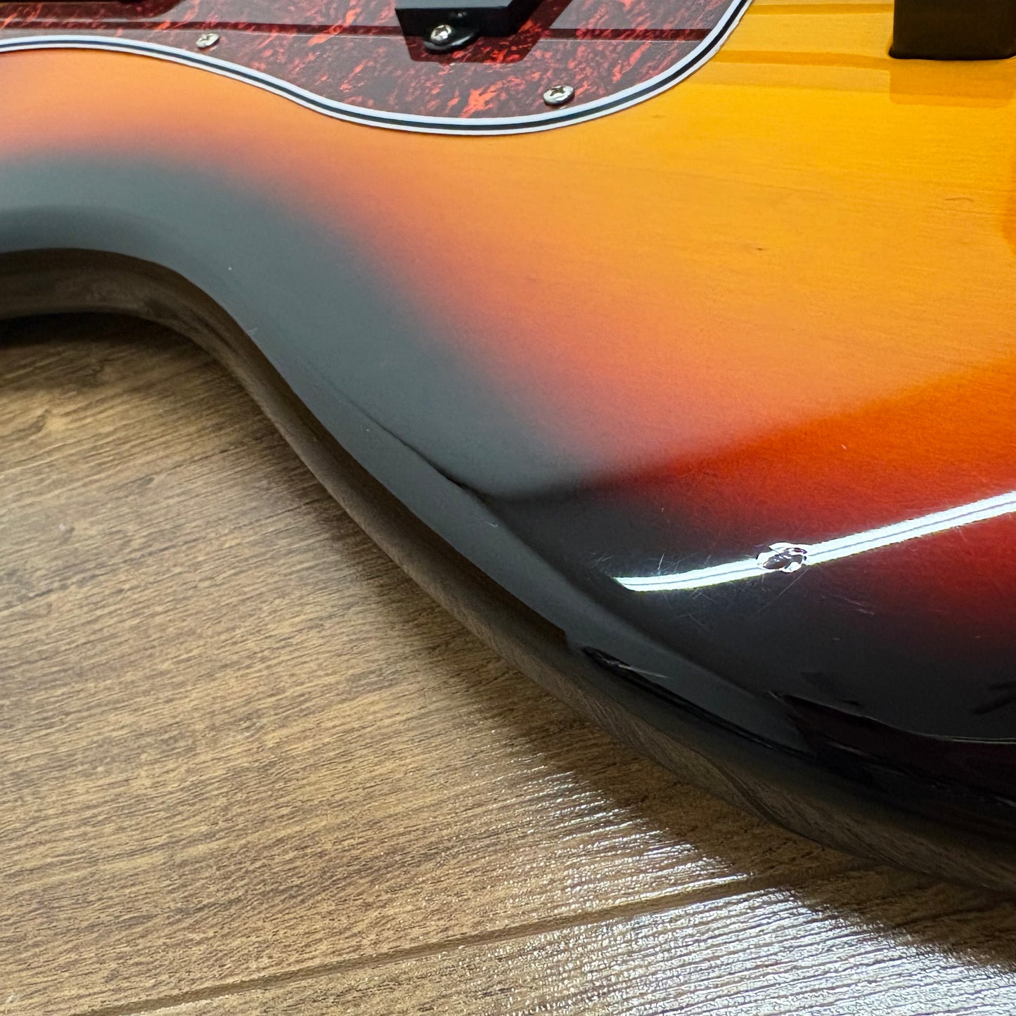 Pre-Owned Eko VPJ-280V Bass Guitar - Sunburst