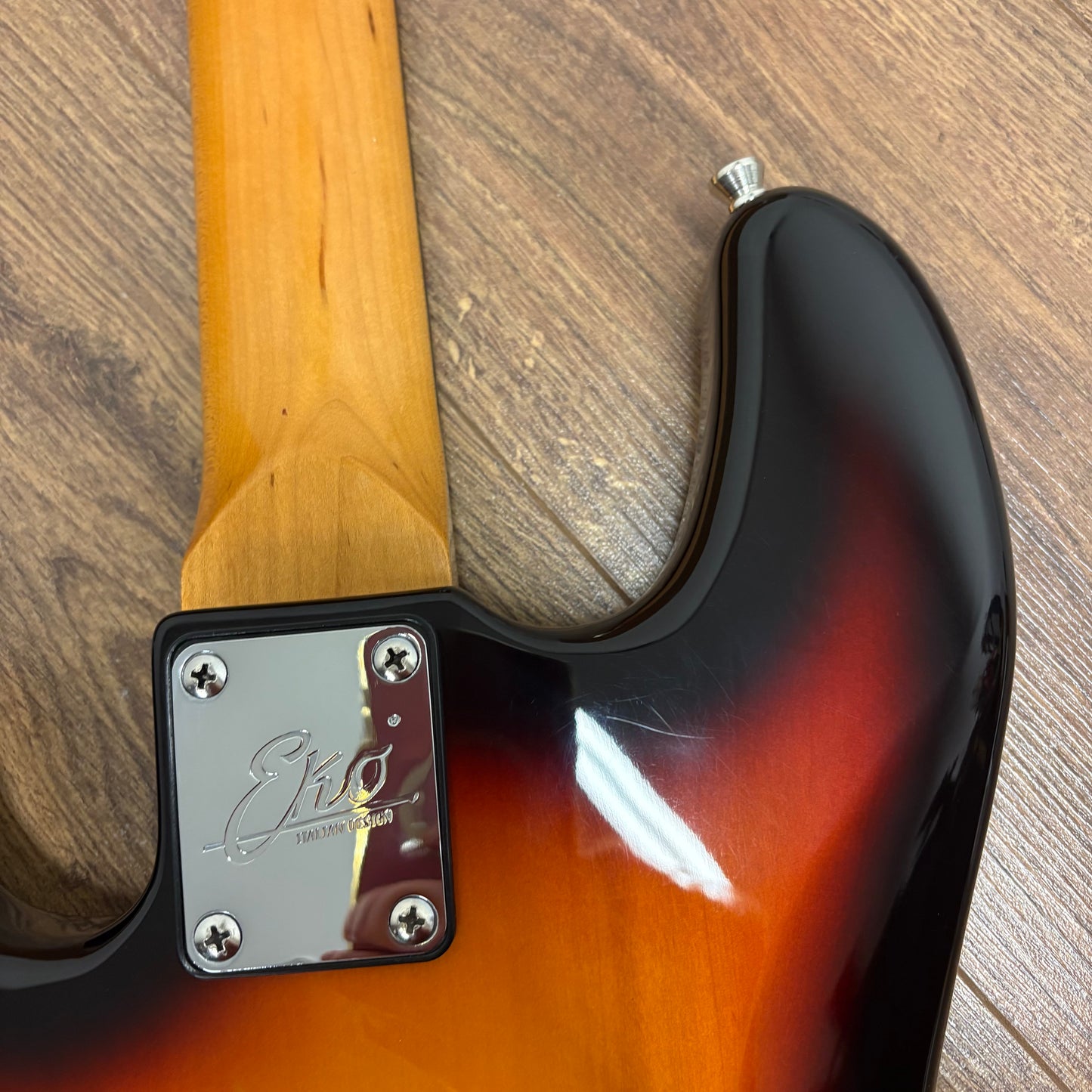 Pre-Owned Eko VPJ-280V Bass Guitar - Sunburst