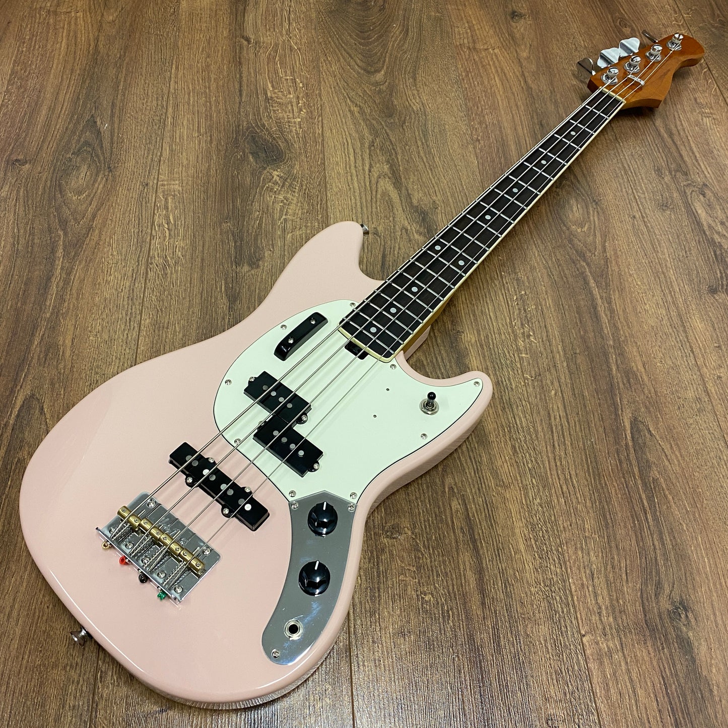 Pre-Owned Harley Benton MV-4MSB Short Scale Bass - Shell Pink
