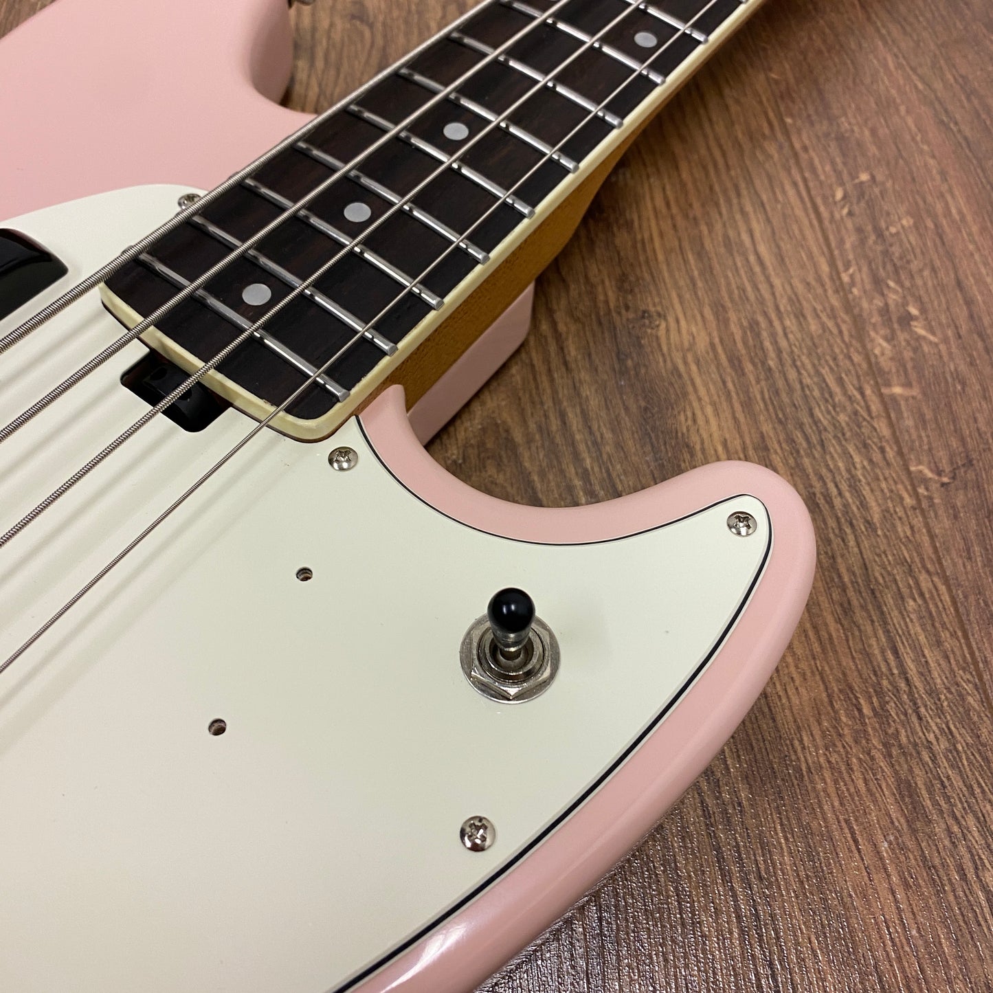 Pre-Owned Harley Benton MV-4MSB Short Scale Bass - Shell Pink