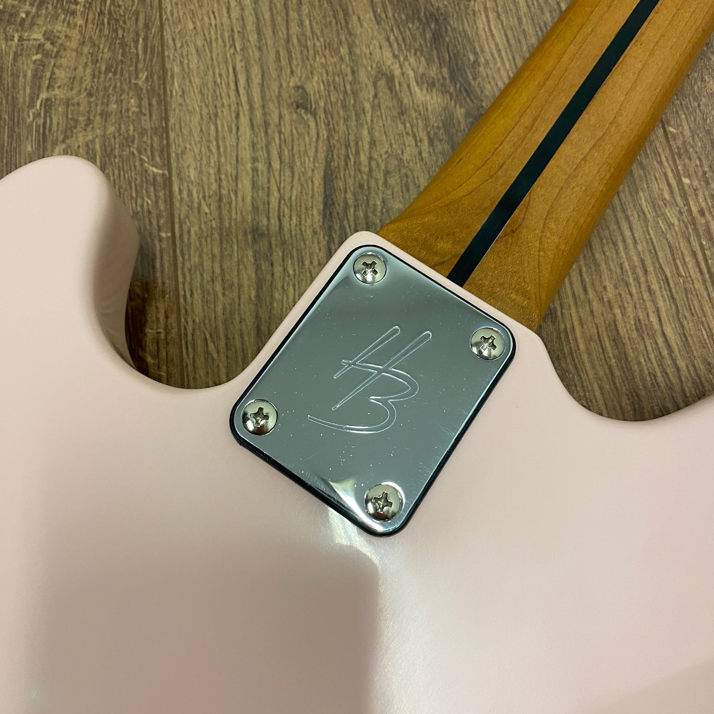 Pre-Owned Harley Benton MV-4MSB Short Scale Bass - Shell Pink