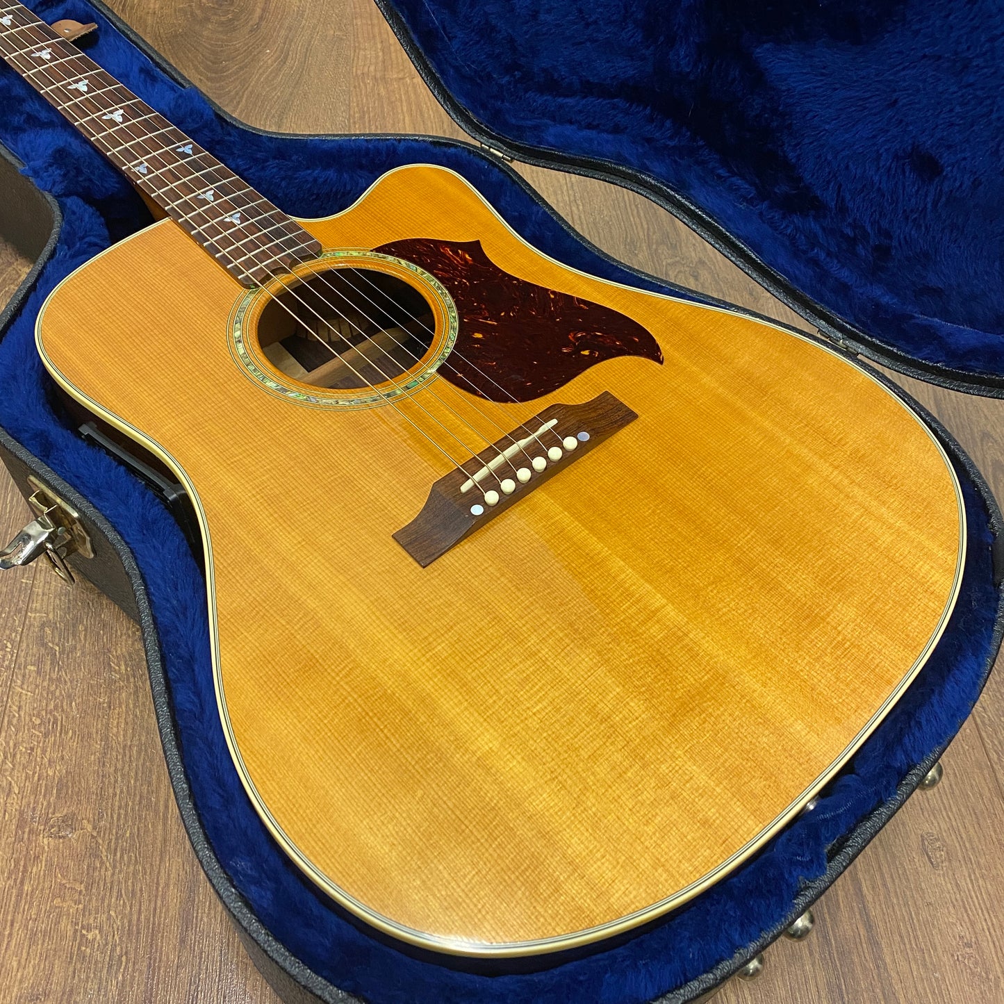 Pre-Owned Gibson Songbird Deluxe Electro-Acoustic - Natural - 2001