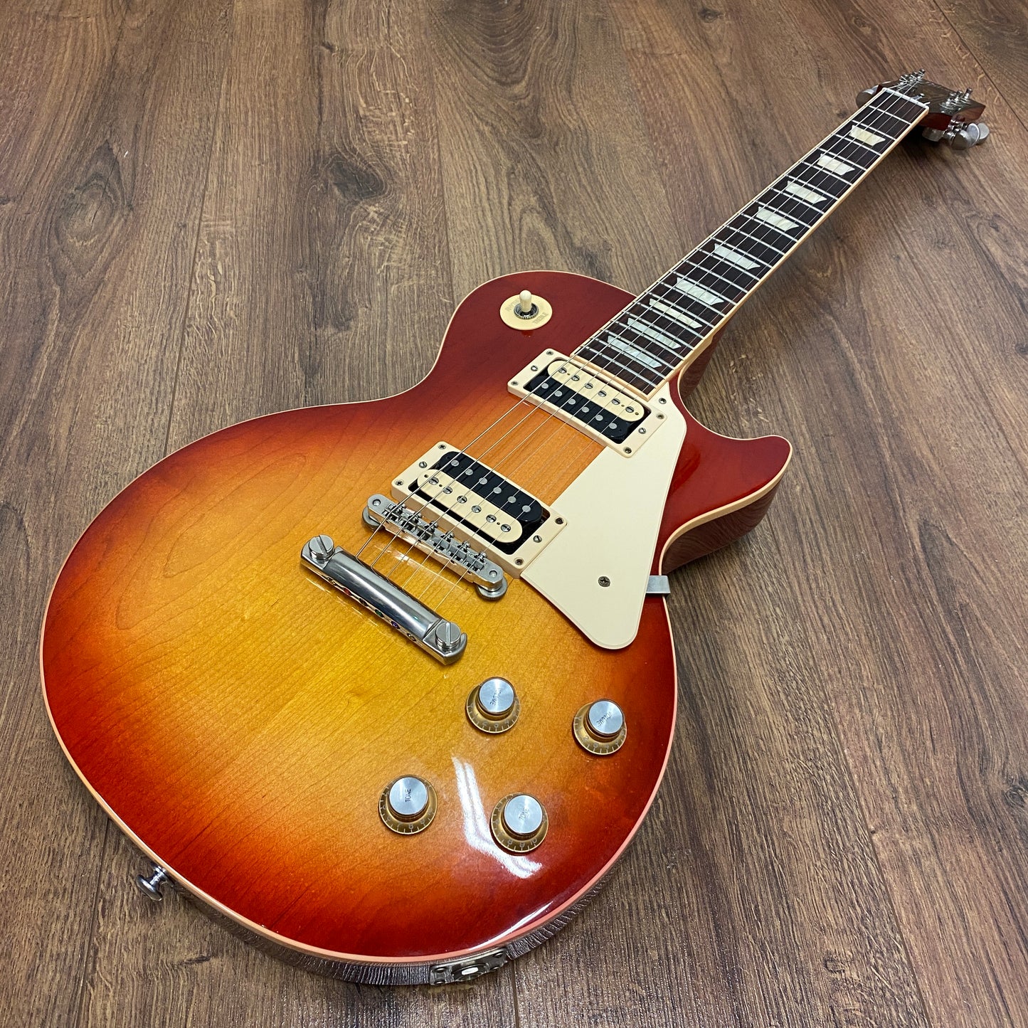 Pre-Owned Gibson Les Paul Classic - Heritage Cherry Sunburst - 2019