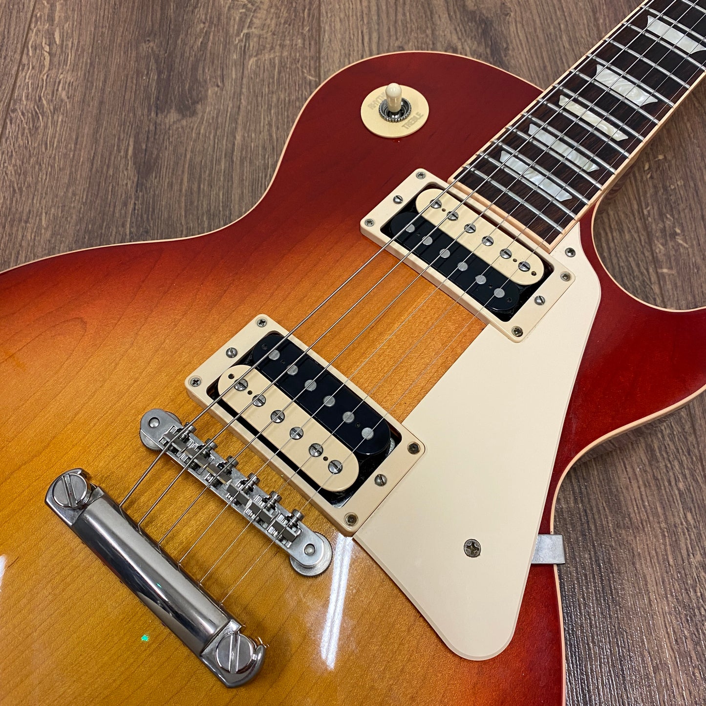 Pre-Owned Gibson Les Paul Classic - Heritage Cherry Sunburst - 2019