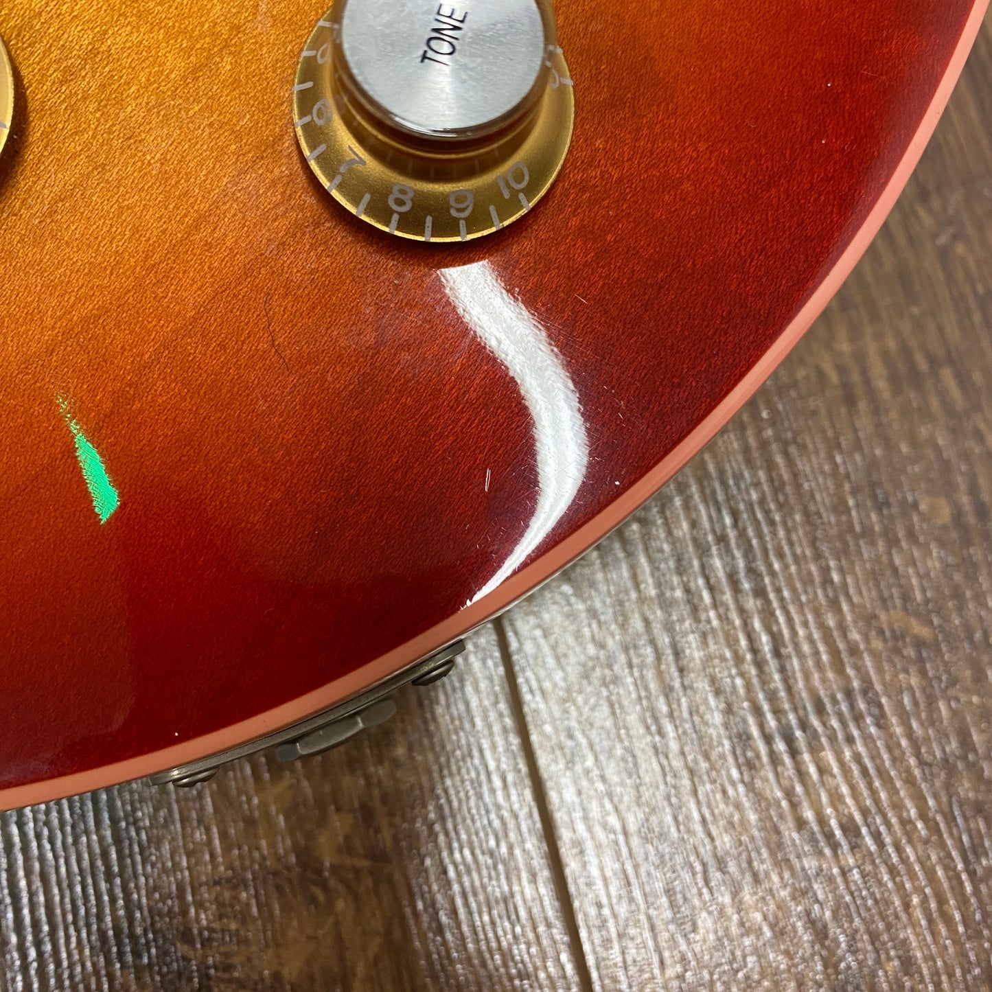 Pre-Owned Gibson Les Paul Classic - Heritage Cherry Sunburst - 2019