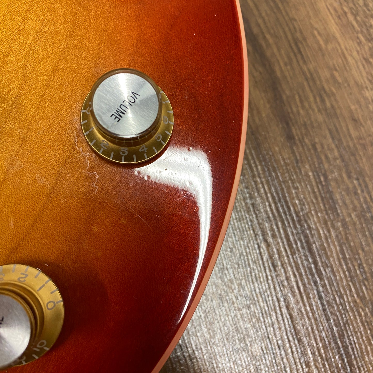 Pre-Owned Gibson Les Paul Classic - Heritage Cherry Sunburst - 2019