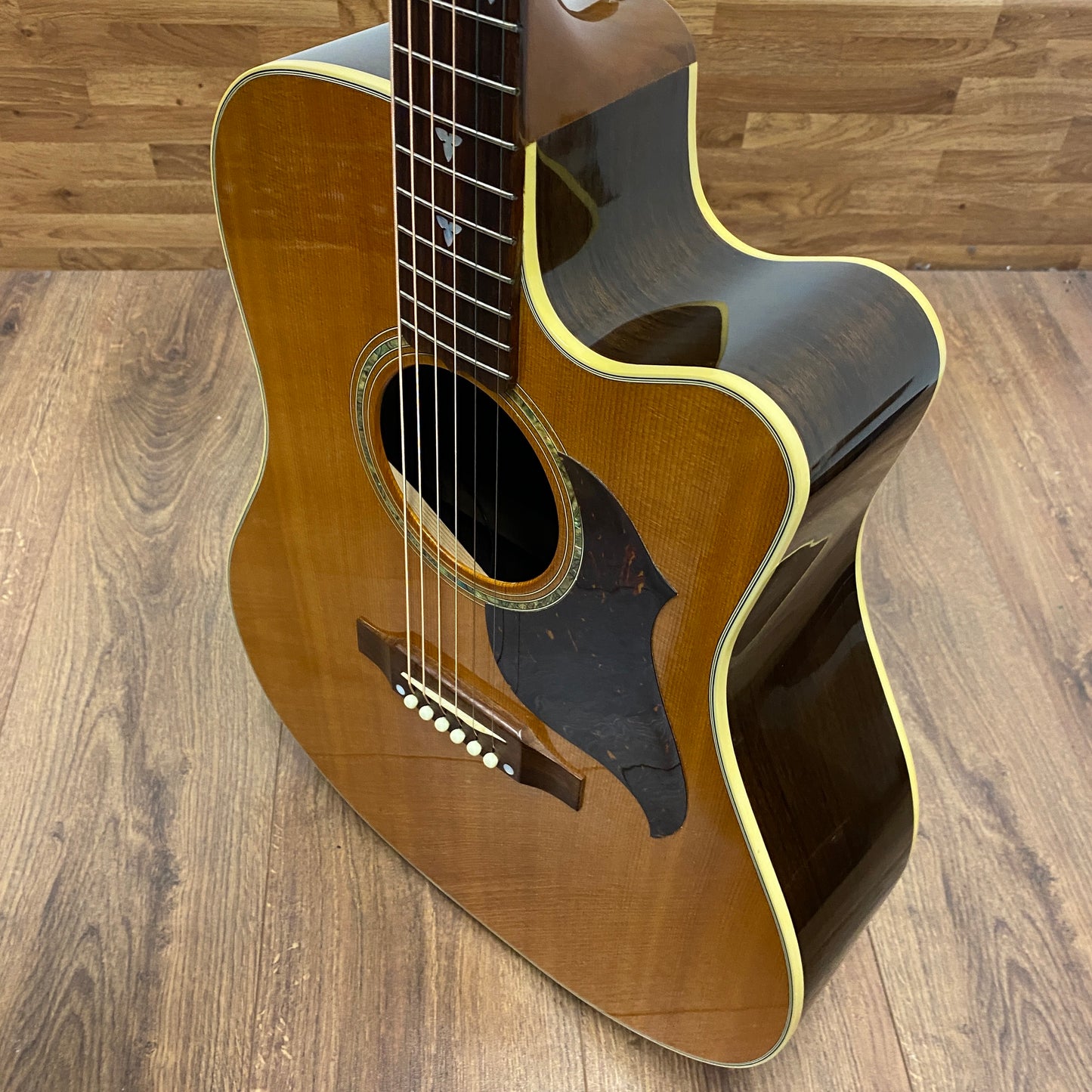 Pre-Owned Gibson Songbird Deluxe Electro-Acoustic - Natural - 2001