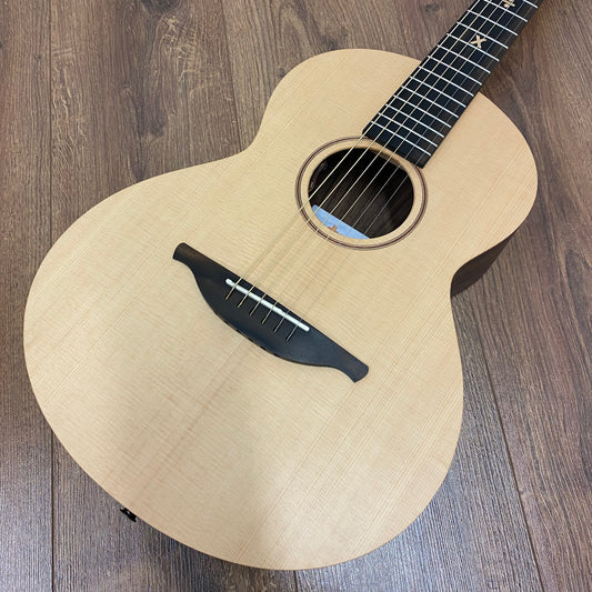 Pre-Owned Lowden Sheeran Tour Edition Signature Electro-Acoustic - Natural