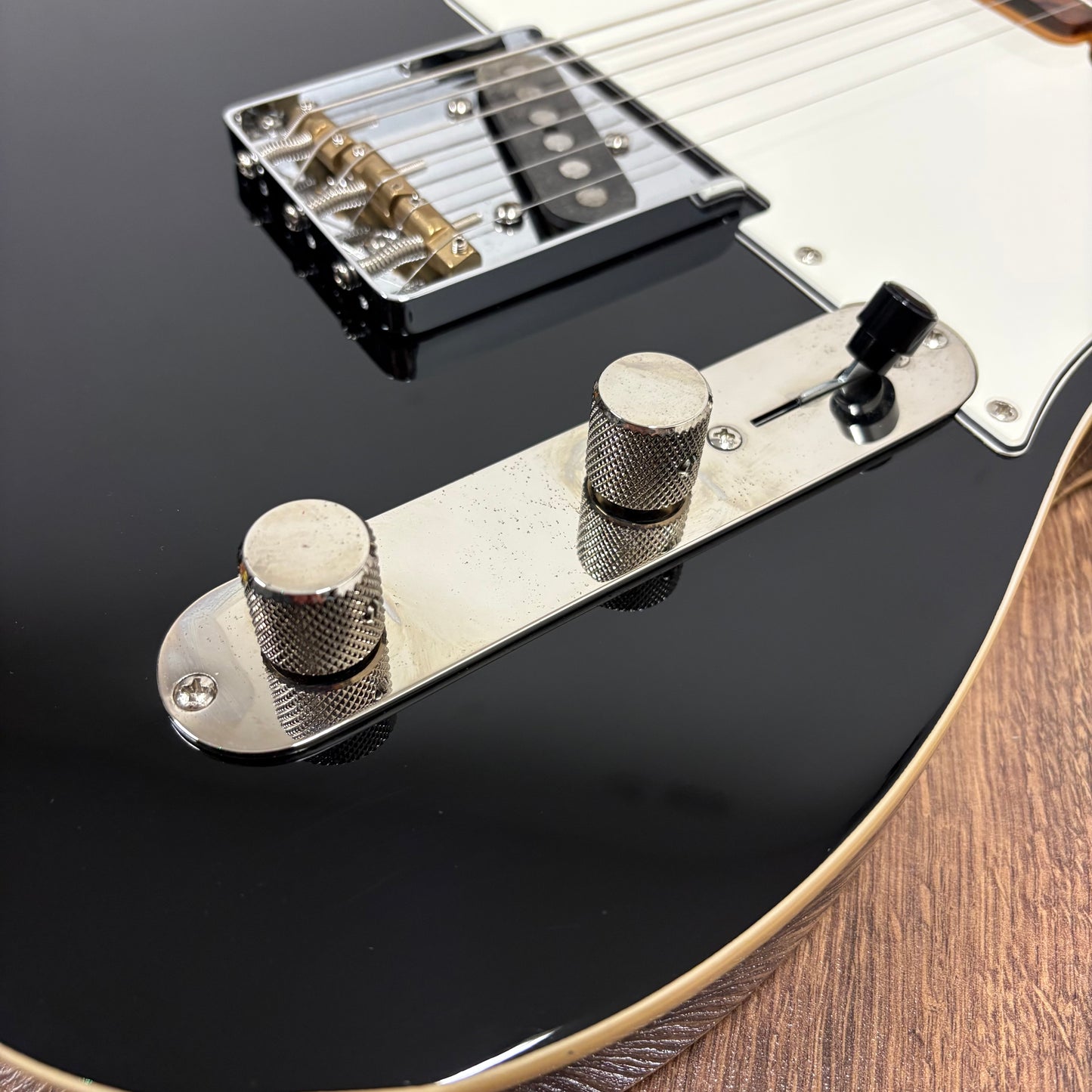 Pre-Owned Squier FSR Classic Vibe '60s Custom Esquire - Black - Upgraded
