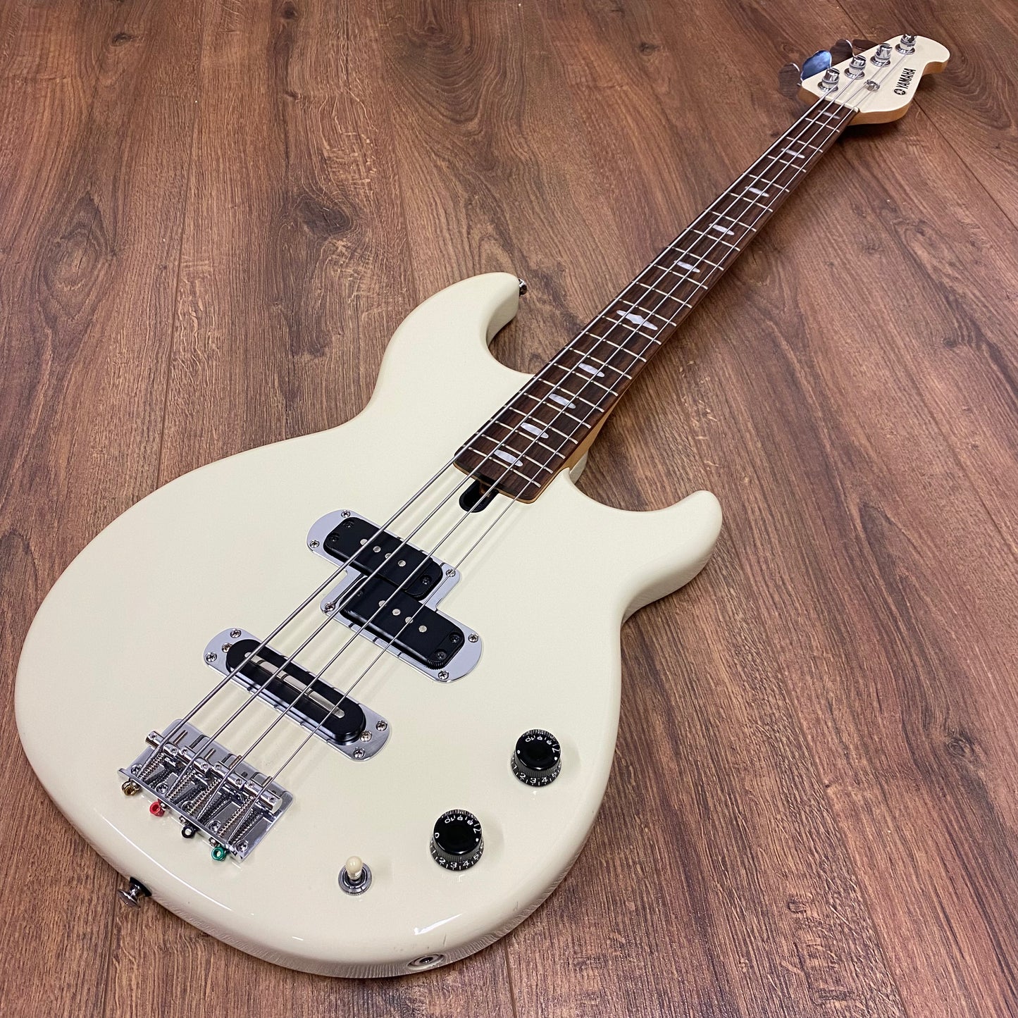 Pre-Owned Yamaha BB414 Bass - Antique White – Hippo Guitars
