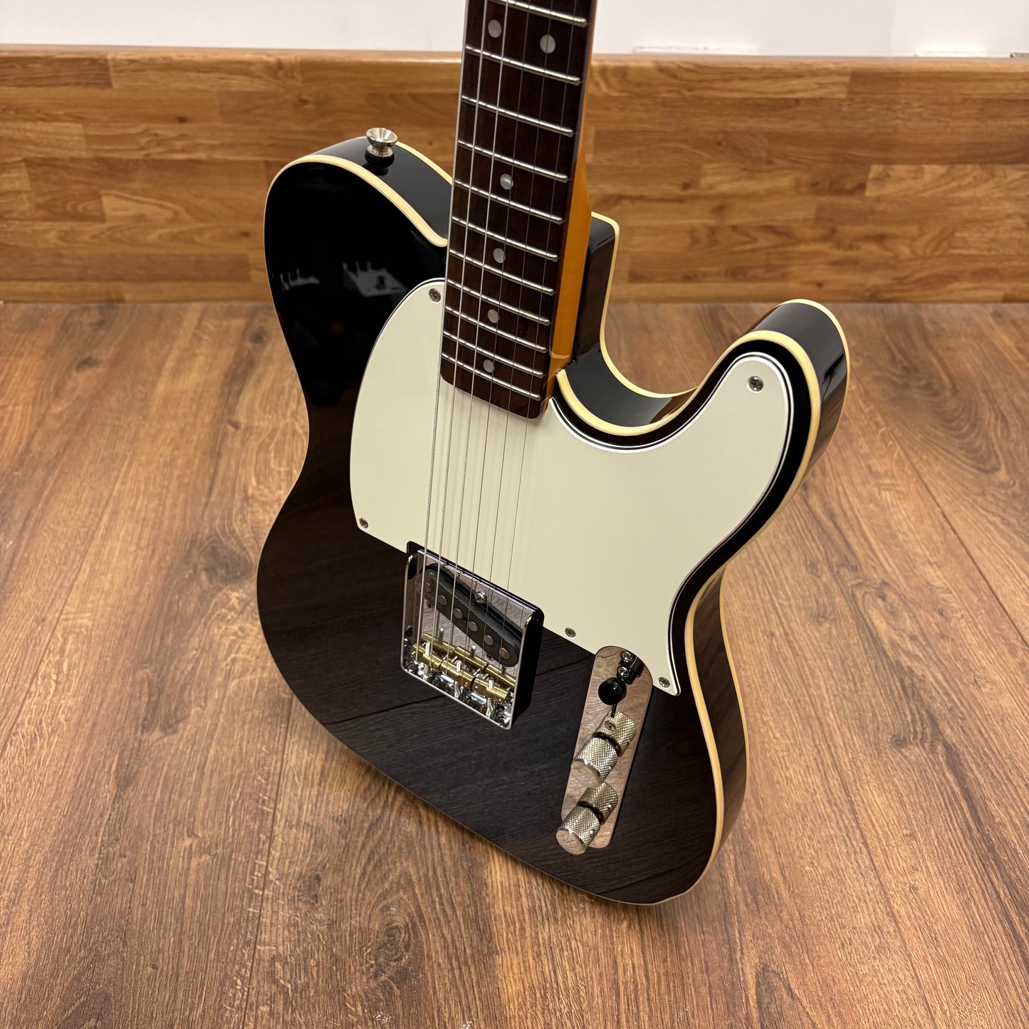 Pre-Owned Squier FSR Classic Vibe '60s Custom Esquire - Black - Upgraded