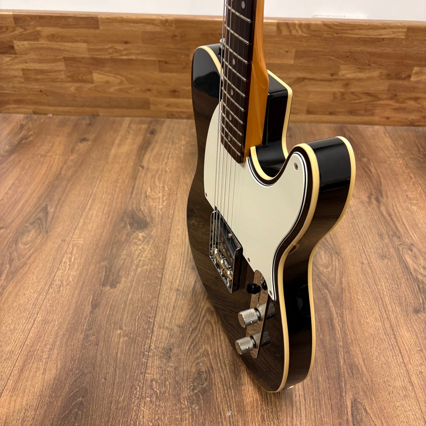 Pre-Owned Squier FSR Classic Vibe '60s Custom Esquire - Black - Upgraded