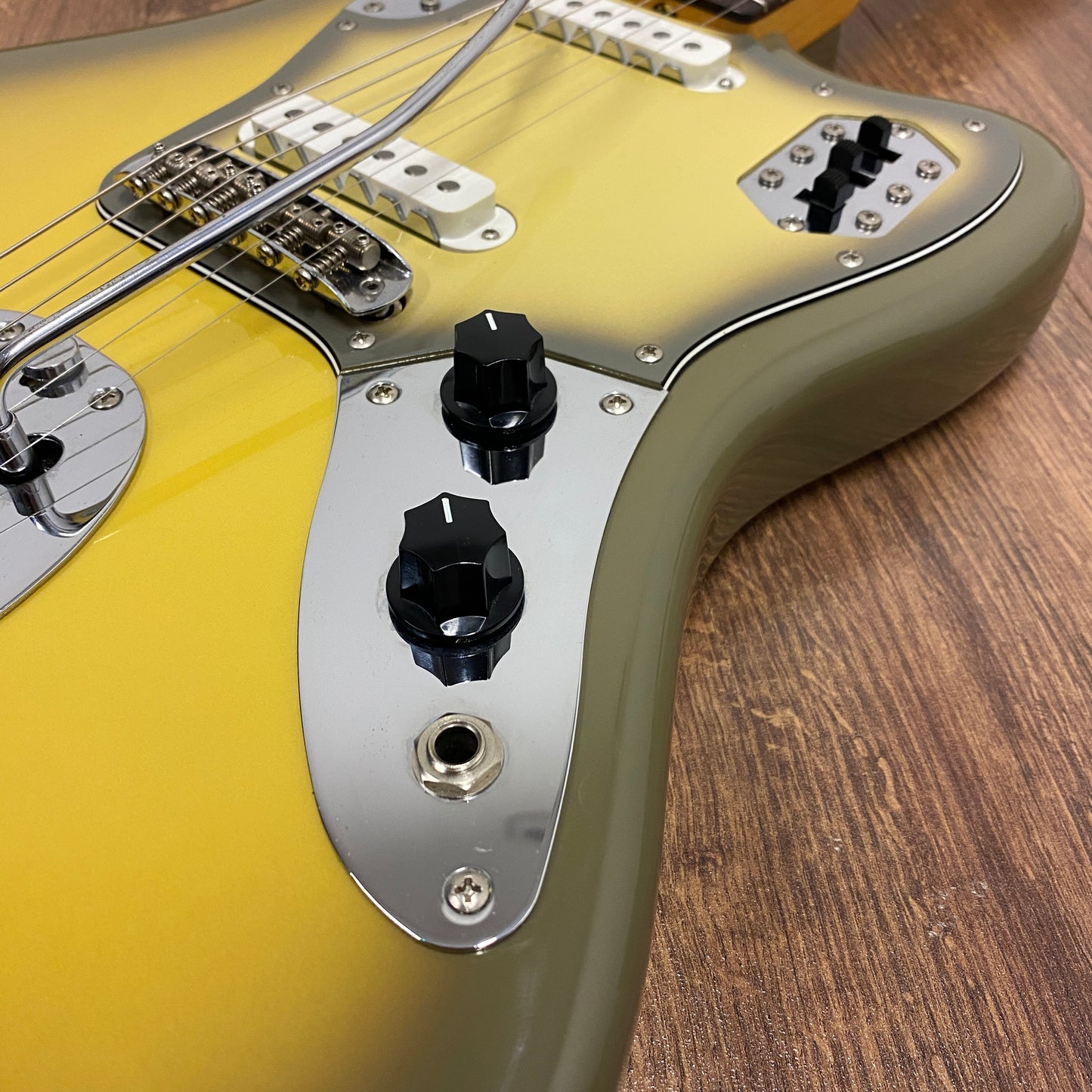 Pre-Owned Fender CIJ Jaguar - Antigua - 2002-2004