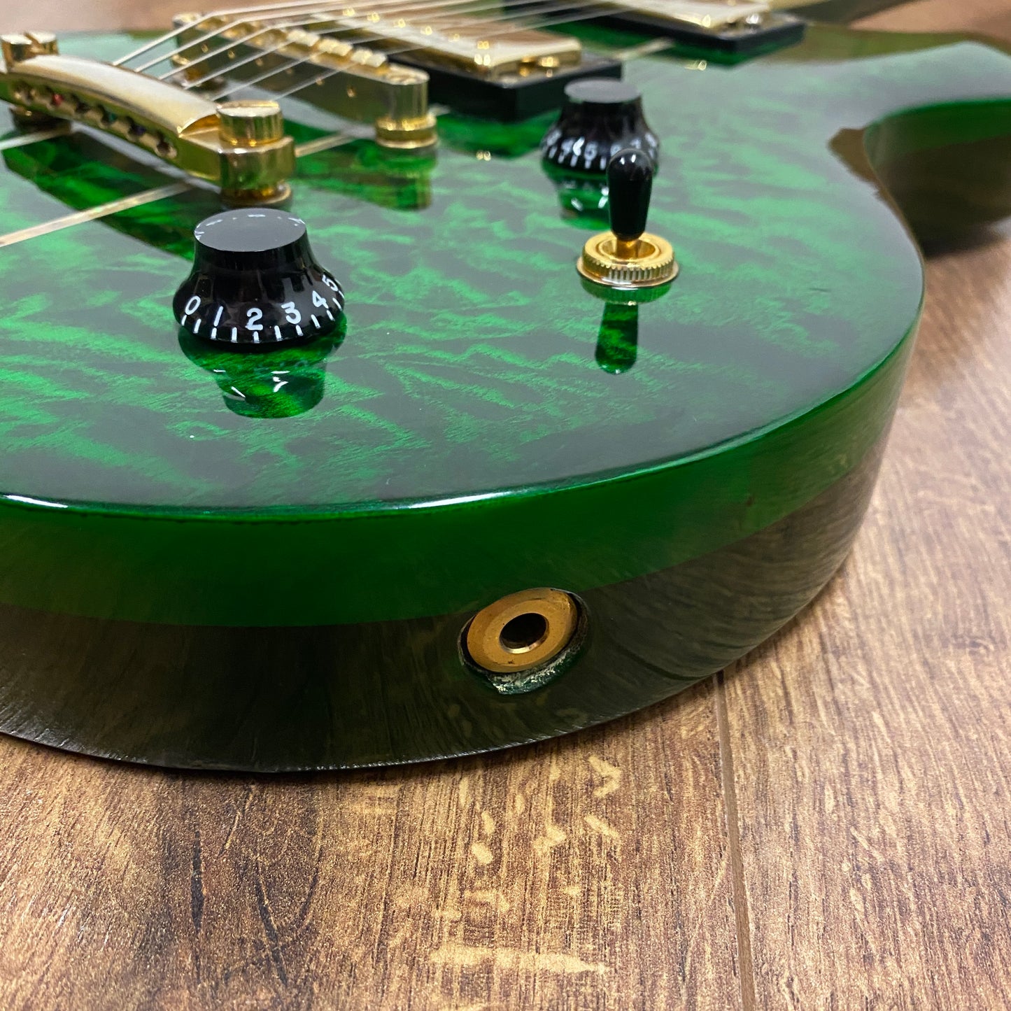 Pre-Owned Indie Shape Tribal Custom - Green Flame