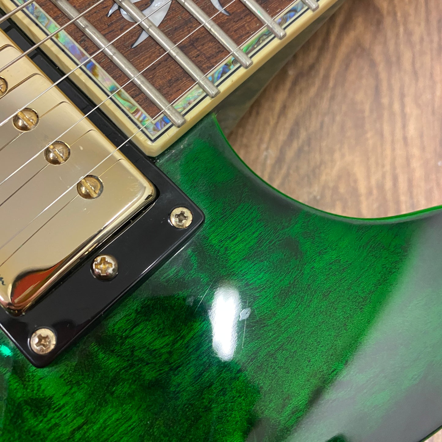 Pre-Owned Indie Shape Tribal Custom - Green Flame