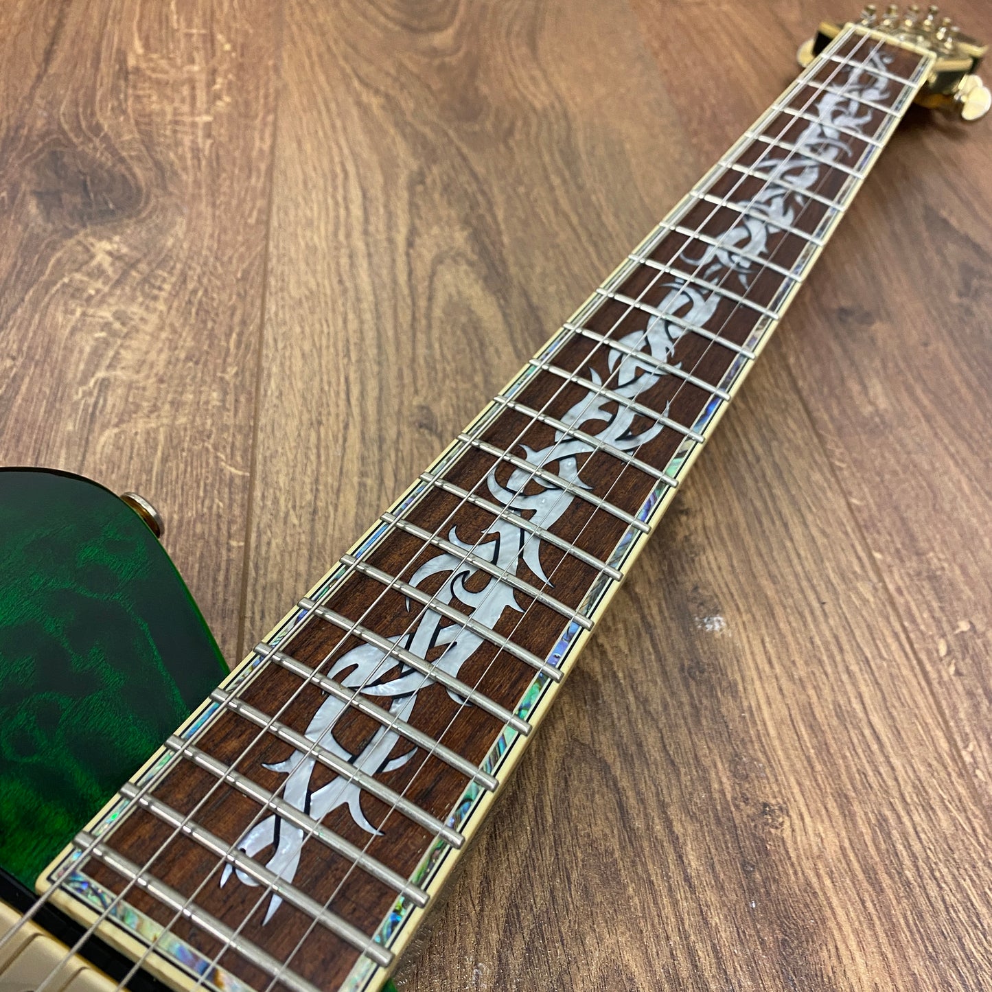 Pre-Owned Indie Shape Tribal Custom - Green Flame