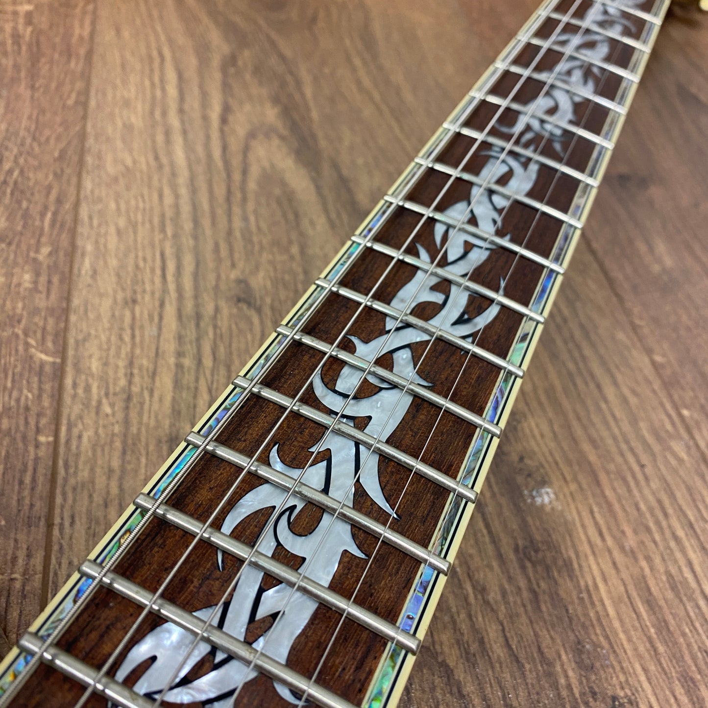 Pre-Owned Indie Shape Tribal Custom - Green Flame