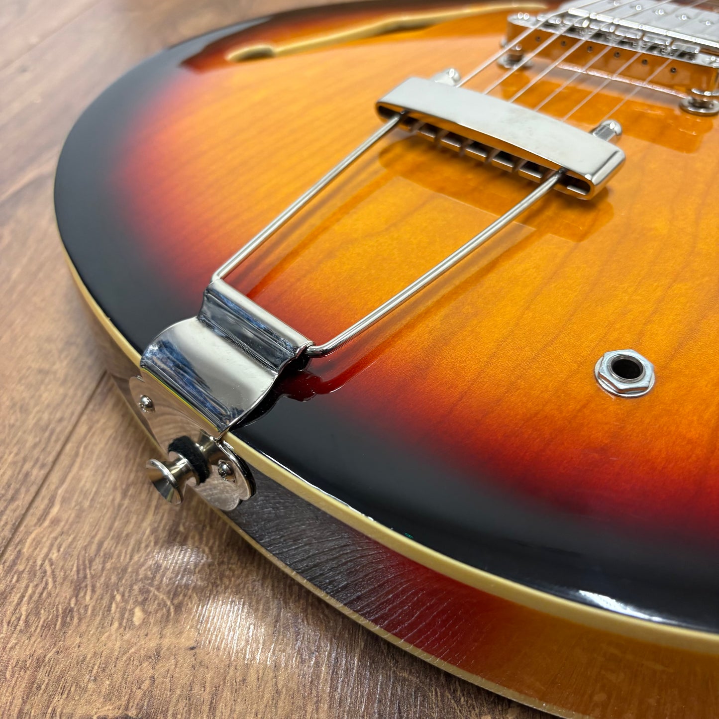 Pre-Owned Vintage VSA590 - Sunburst