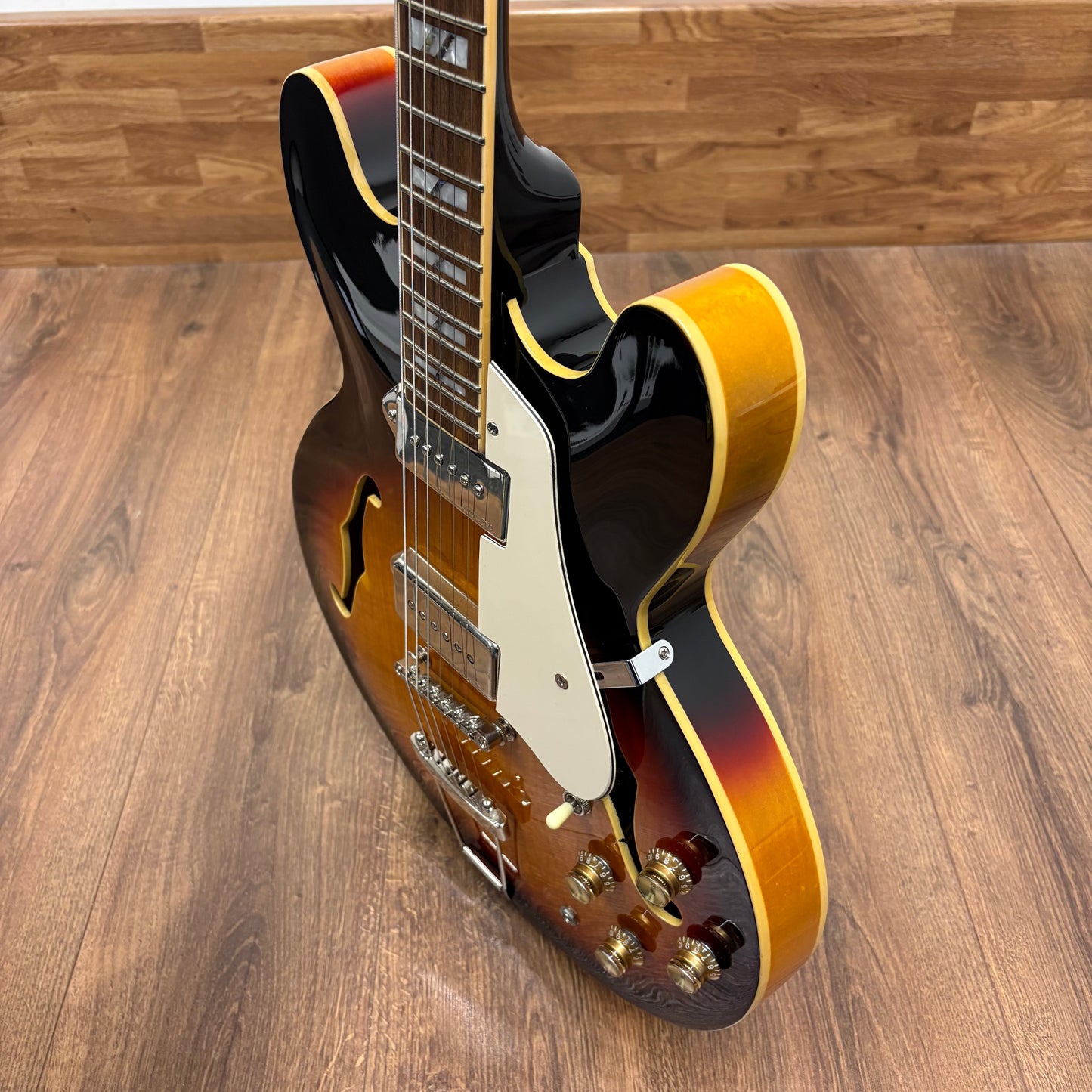 Pre-Owned Vintage VSA590 - Sunburst
