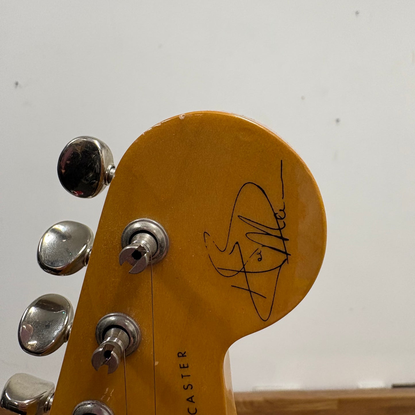 Pre-Owned Fender CIJ Hank Marvin Stratocaster - Fiesta Red - 1997