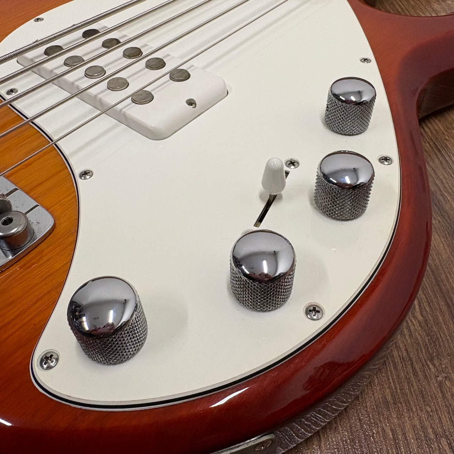 Pre-Owned Ernie Ball Musicman Stingray 5 - Honeyburst - 2005