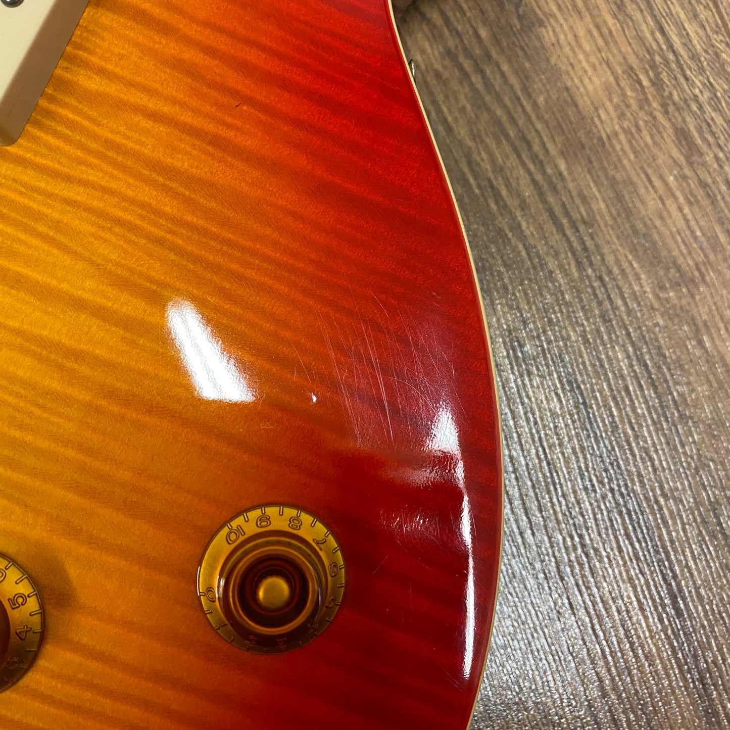 Pre-Owned Epiphone Les Paul Standard - Cherry Sunburst