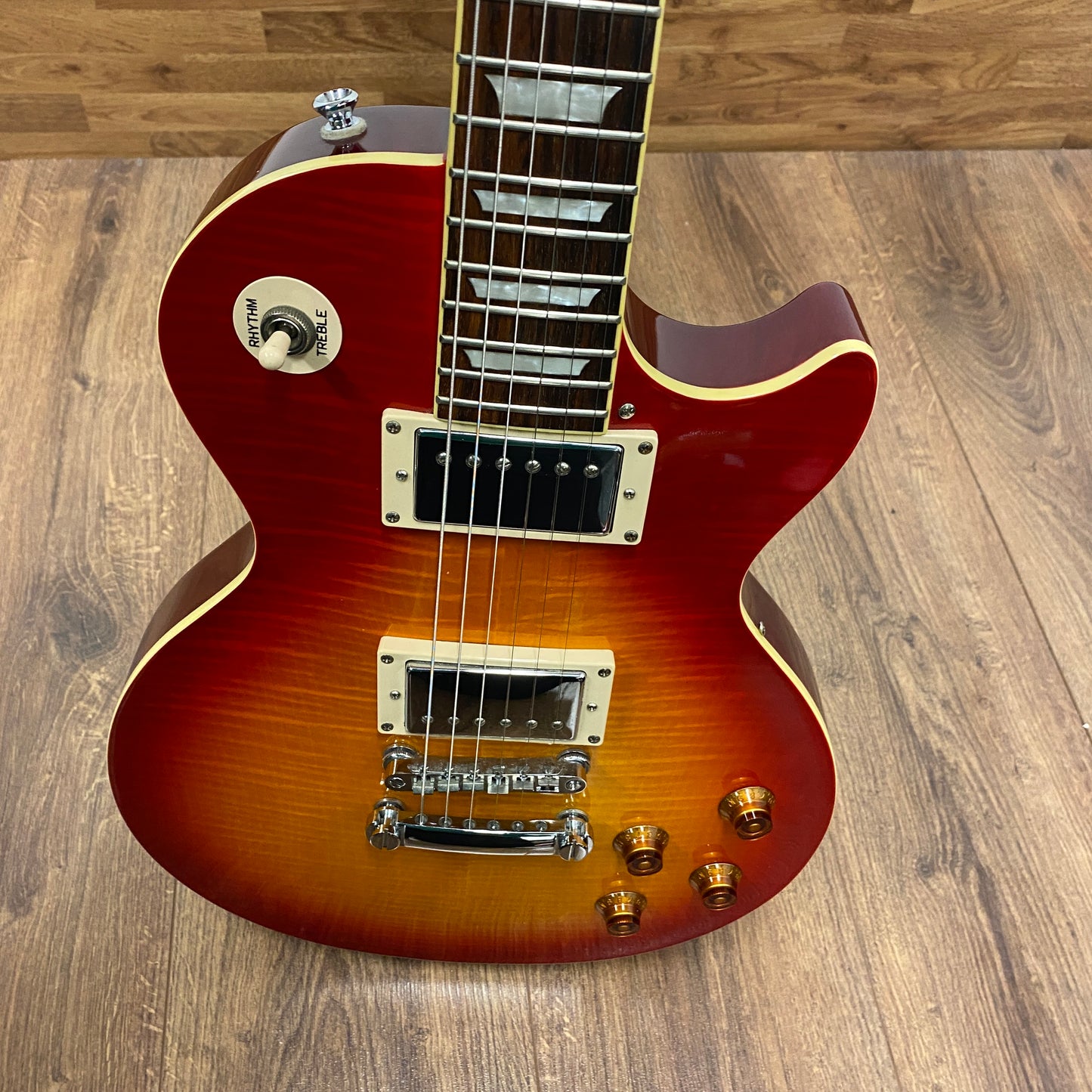 Pre-Owned Epiphone Les Paul Standard - Cherry Sunburst