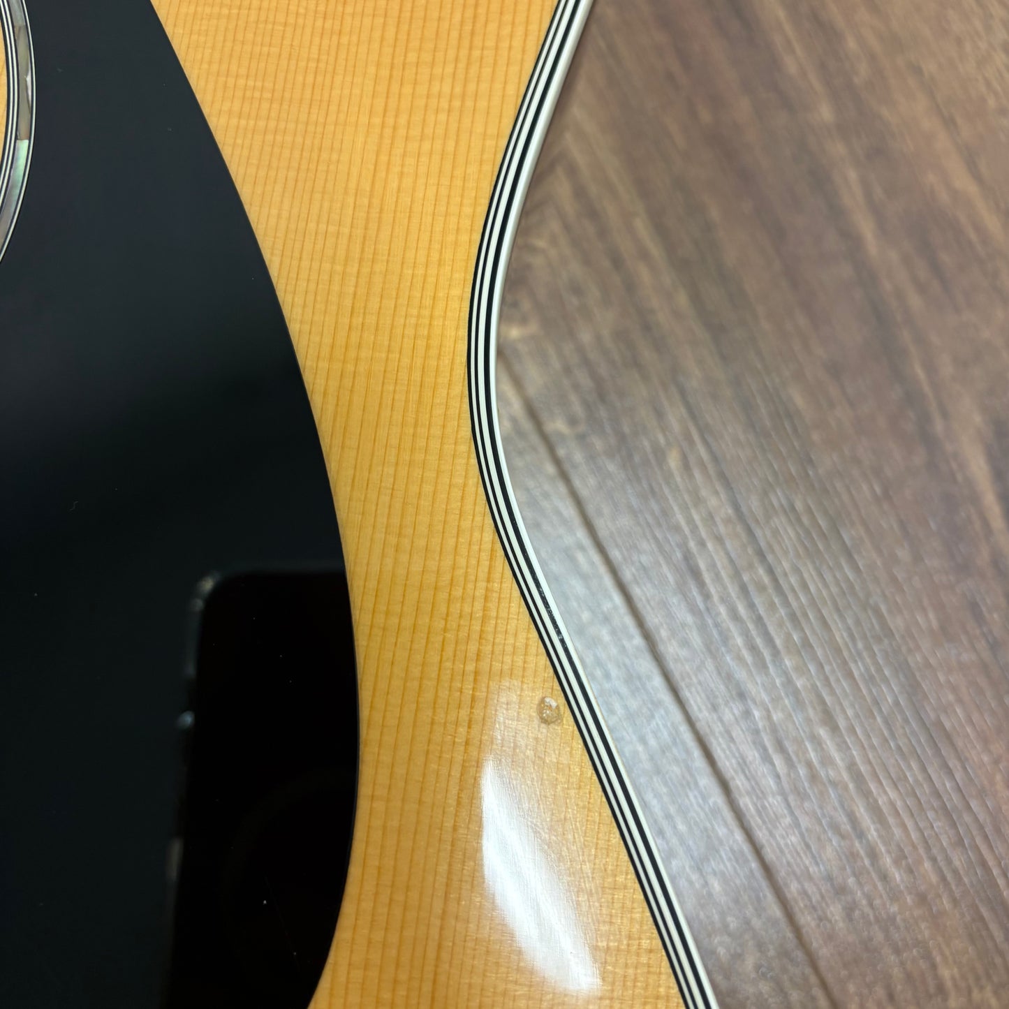 Pre-Owned Yamaha FG433S w/ Gator Hard Case