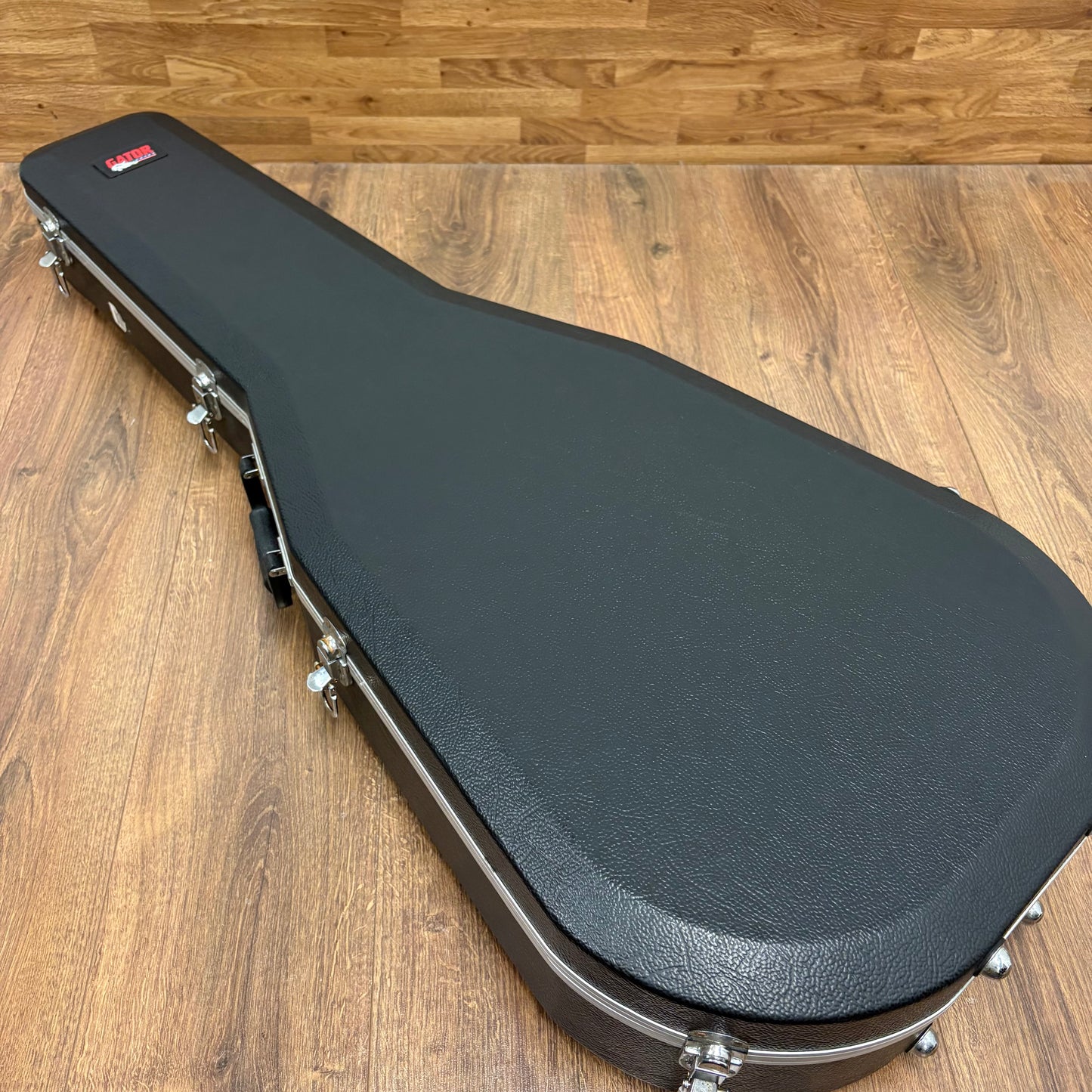 Pre-Owned Yamaha FG433S w/ Gator Hard Case