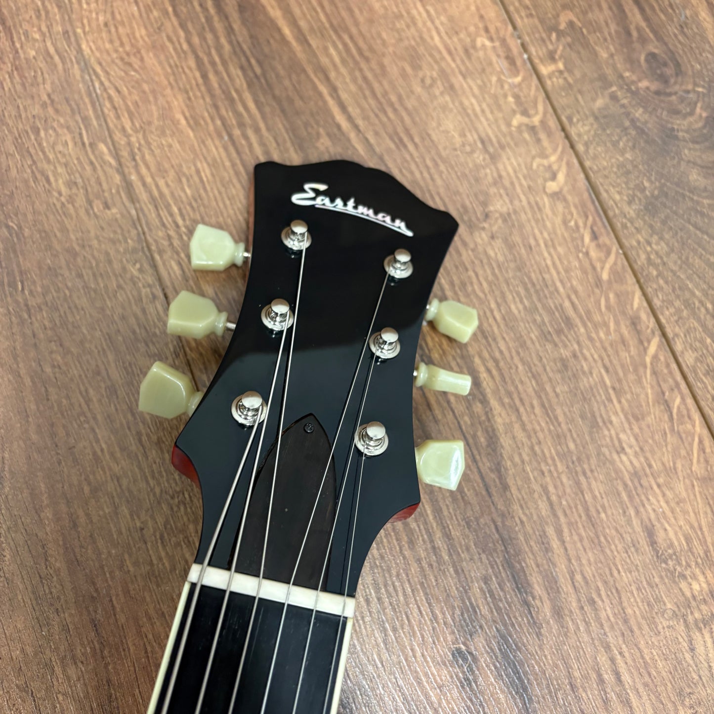 Pre-Owned Eastman T386 - Red