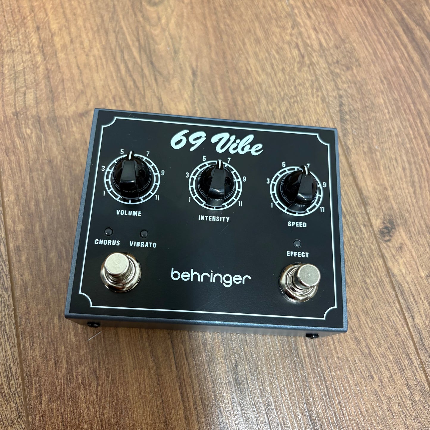 Pre-Owned Behringer 69 Vibe Pedal
