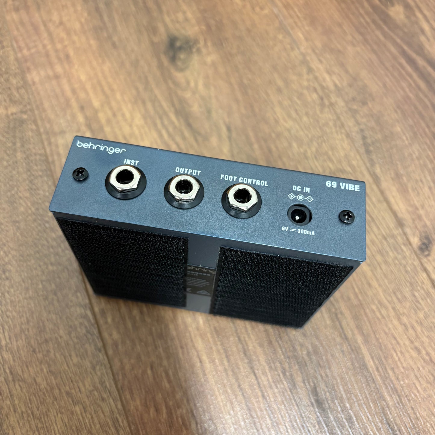 Pre-Owned Behringer 69 Vibe Pedal