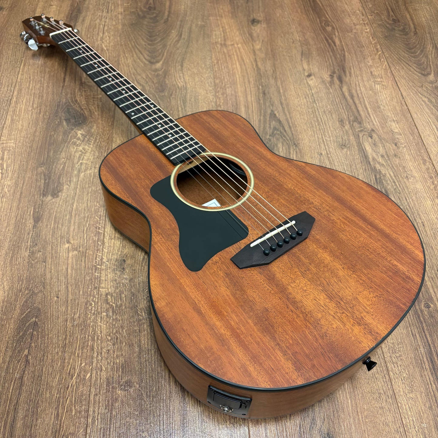 Pre-Owned Harley Benton GS-Travel-E Electro-Acoustic - Left Handed - Mahogany