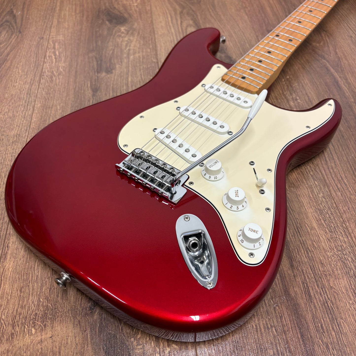 Pre-Owned Fender Mexican Standard Stratocaster - Candy Apple Red