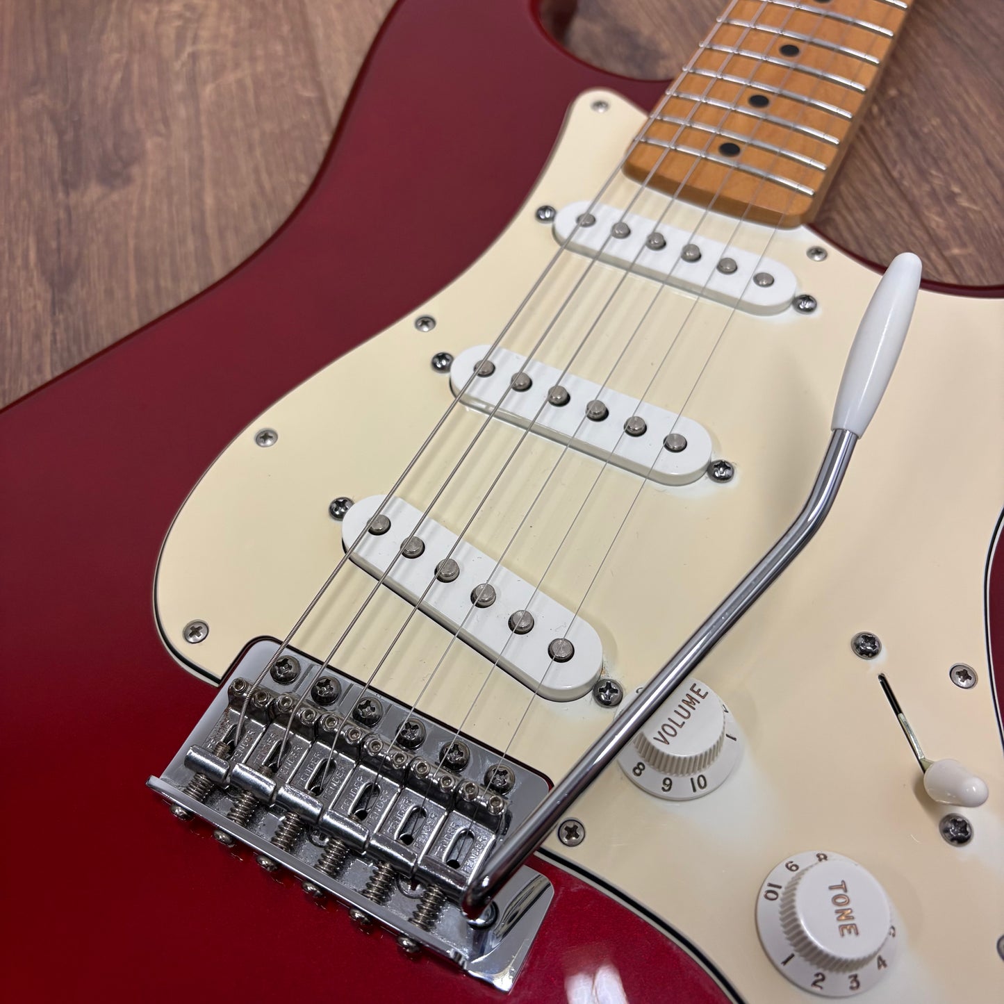 Pre-Owned Fender Mexican Standard Stratocaster - Candy Apple Red