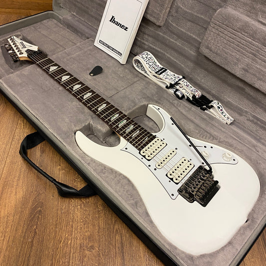 Pre-Owned Ibanez UV71P Steve Vai Universe Premium 7 String w/ Case - White